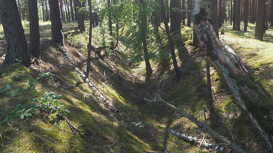 Rów przeciwczołgowy