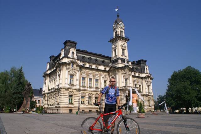 Nowy sącz w tle ratuszu i ja