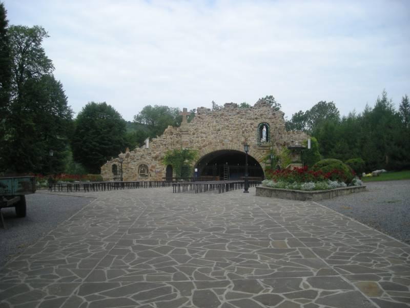 porąbka uszewska, grota