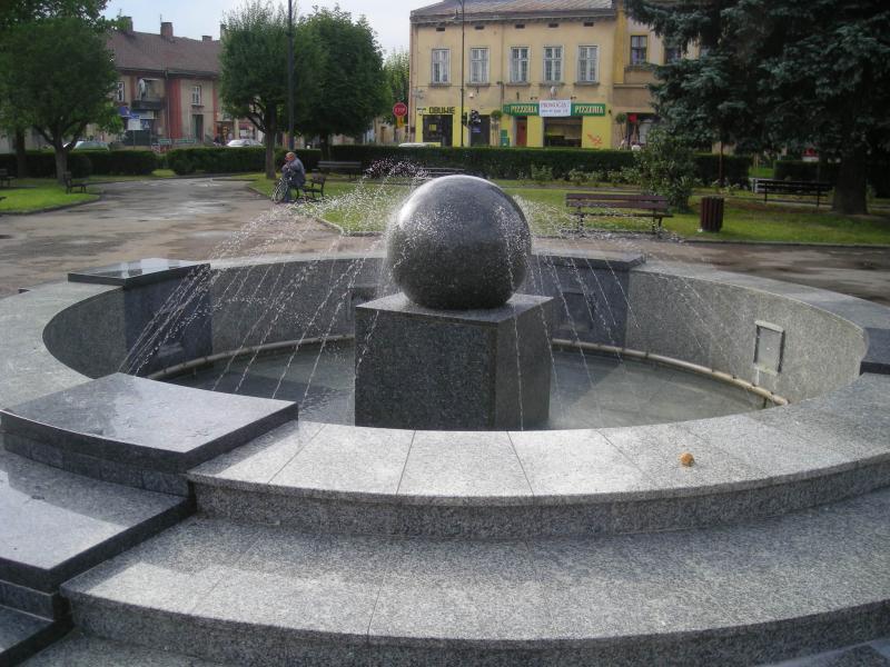 Fontanna na rynku w kętach