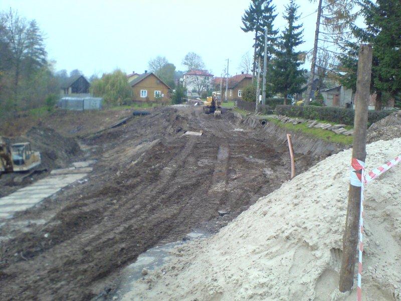dziura na drodze