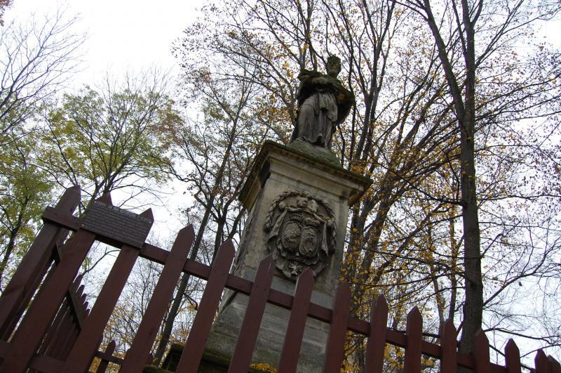 pomnik, dębno