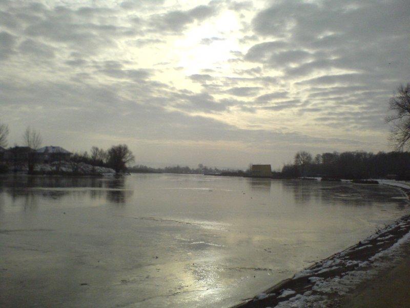 ścieżka rowerowa, śnieg, zalew