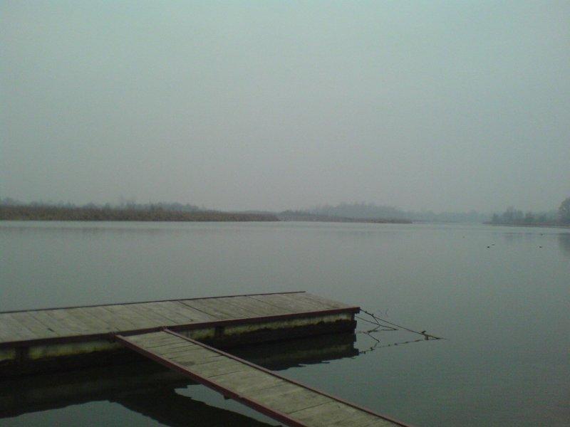 woda, pomost, zalew, szaro, zamglone