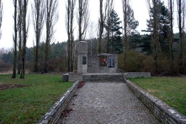 pomnik, świecko, obóz pracy