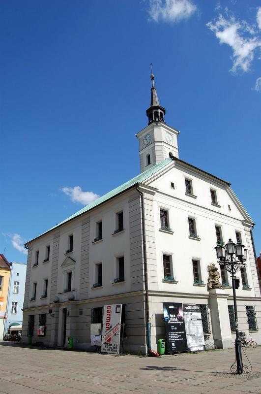 ratusz, gliwice, niebo niebieskie