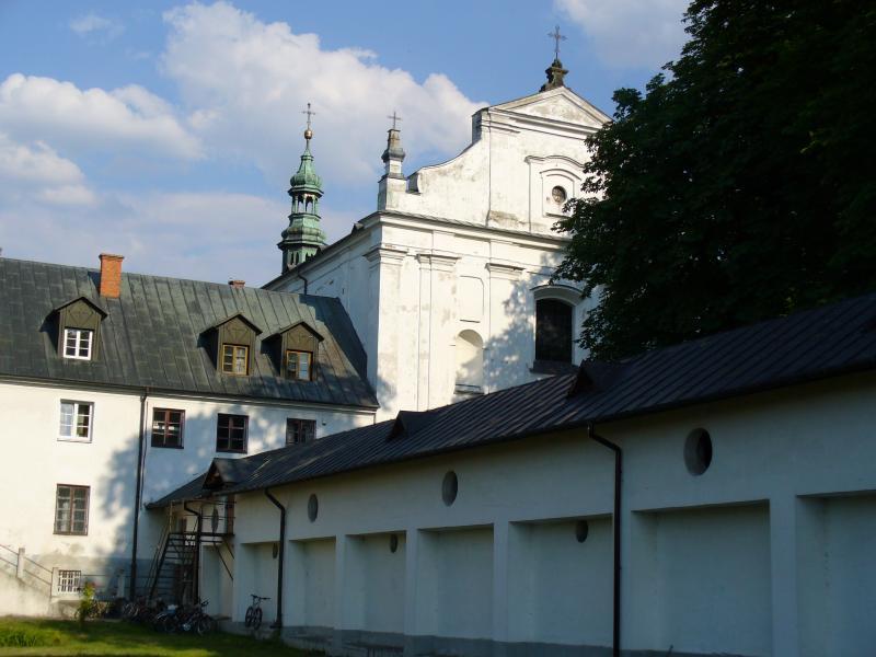 Miedniewice, klasztor