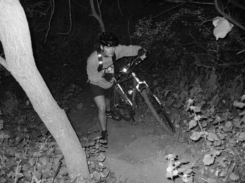 Nocny rower na warszawskich bezdrożach