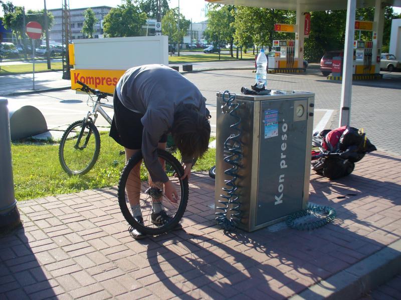 Naprawa, łatanie, naprawa, wymiana, łatanie i dzień zleciał