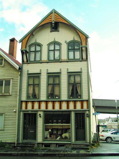 haugesund, norwegia, drewniany dom