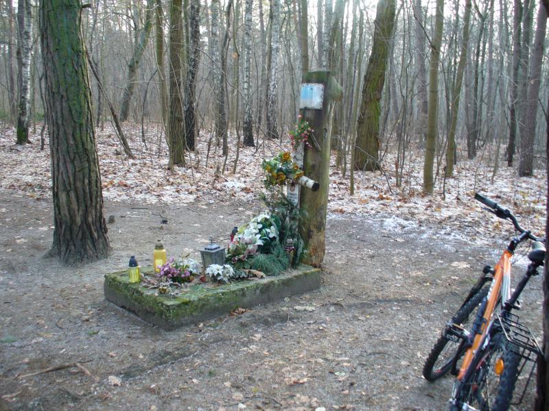 Grób w Lasach Nadarzyńskich