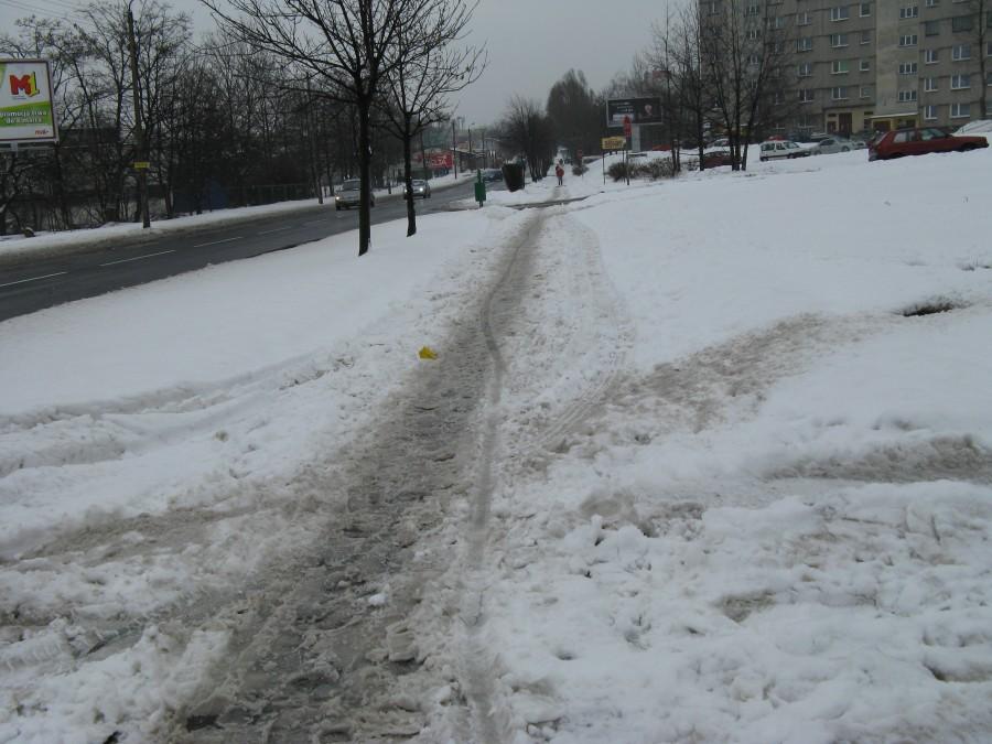 Śnieg na chodnikach