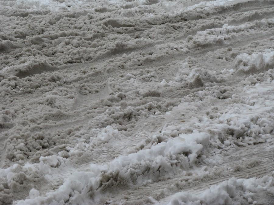 Ładnie odśnieżony parking przed Tesco