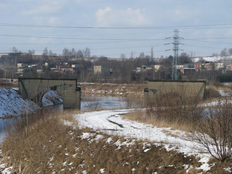 Ciekawe jak się przejeżdża przez taki most....