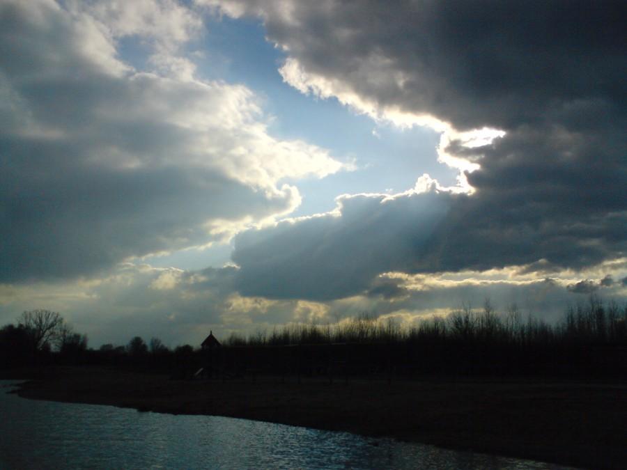 Chmury nad Żwirownią