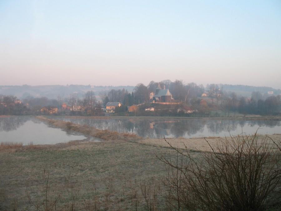 Kosciol w Swiecanach nad stawami