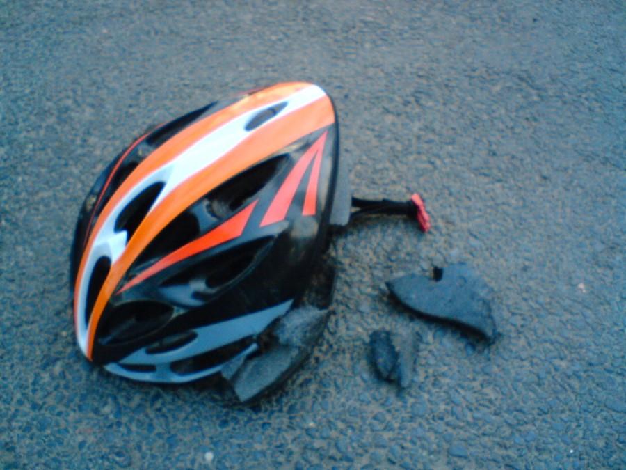 Połamany kask