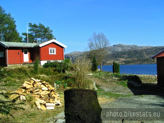 Domek nad jeziorem