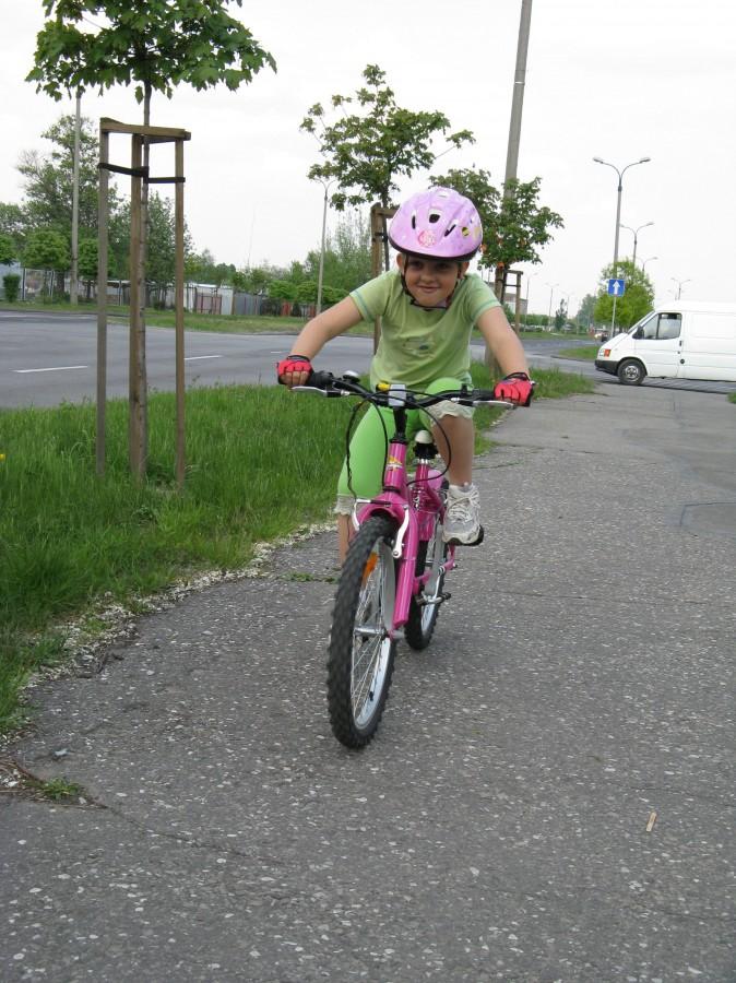 Mała rózowo - zielona bikerka