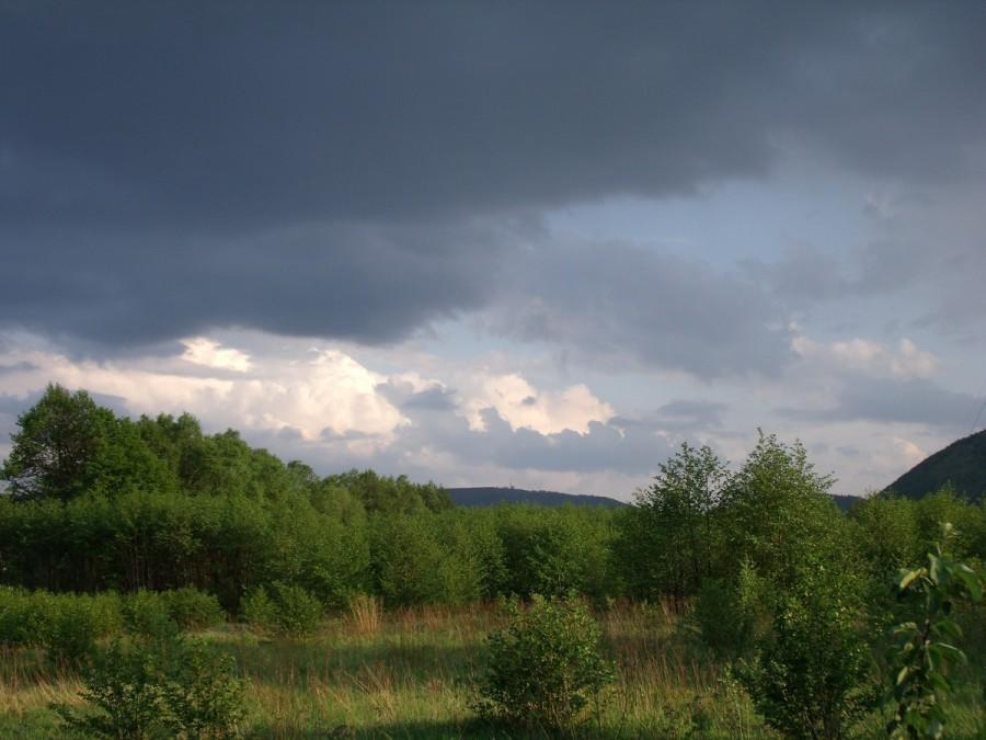 chmury nad Żarem