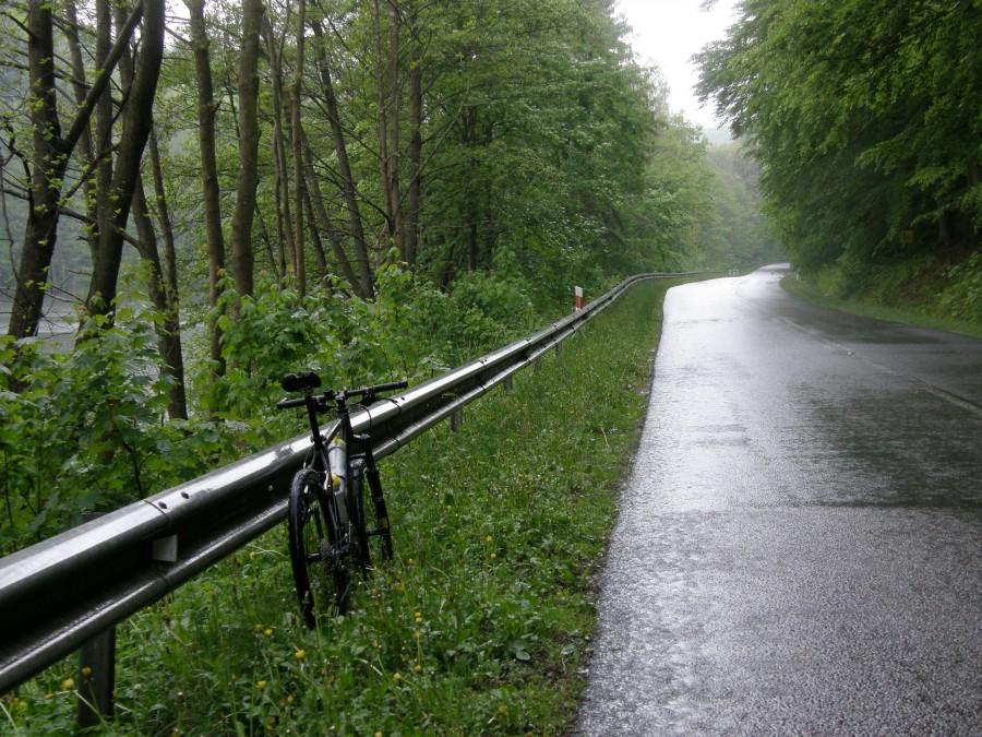 Szosa w deszczu