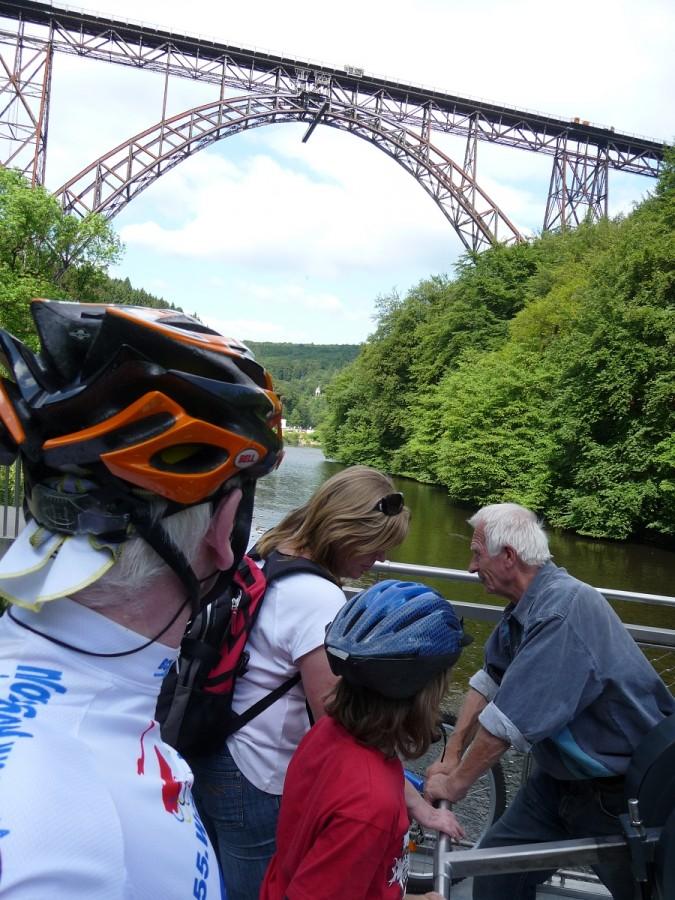 Rade - Schloßburg Tour - prom pod Müngsterbrücke