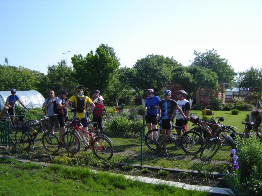 Bikerzy na działce Dareckiego