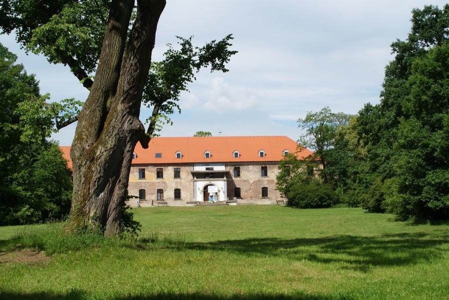 klasztor i park w Rudach