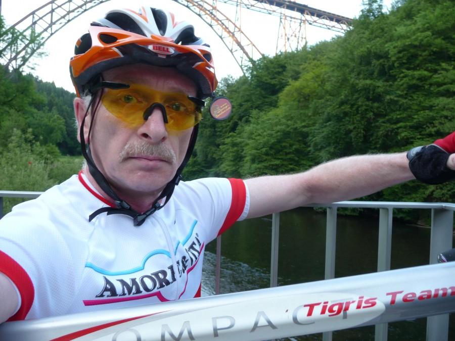 Wupper pod Müngstener Brücke i moje autofoto