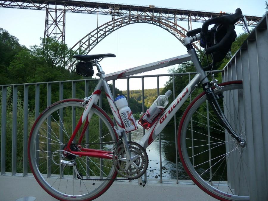 Wupper pod Müngstener Brücke i moje cyklofoto