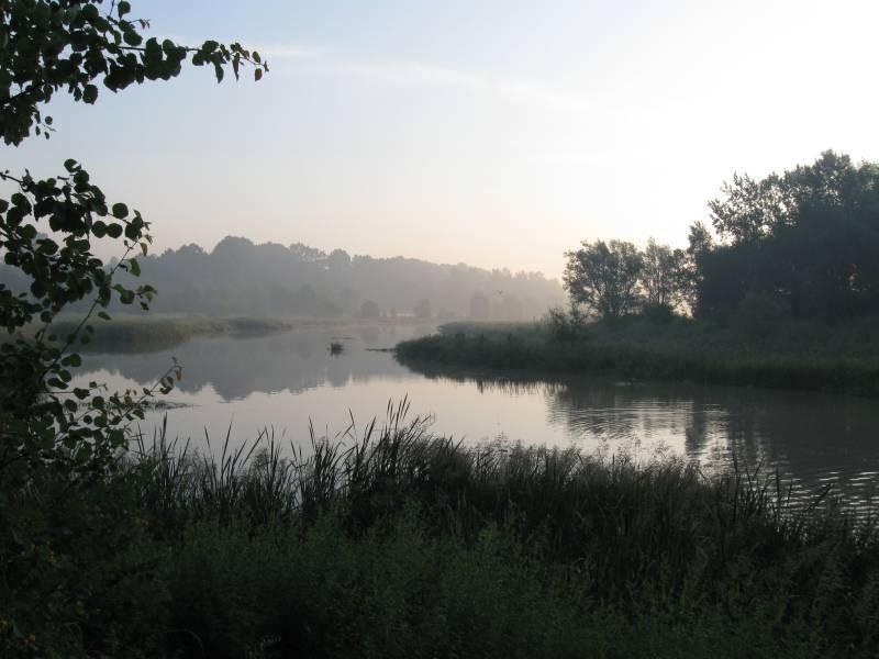Zalew- w tle Lisia Góra.