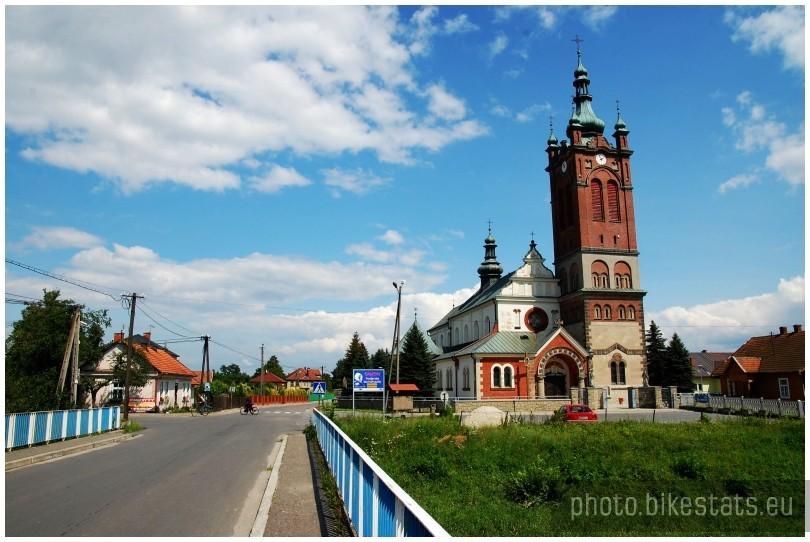 Borzęcin - Kościół p.w. Narodzenia NMP