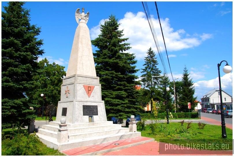 Borzęcin - Pomnik