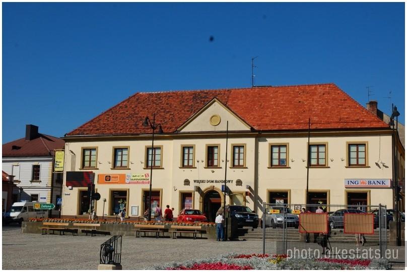 Bochnia - Wiejski dom handlowy przy rynku