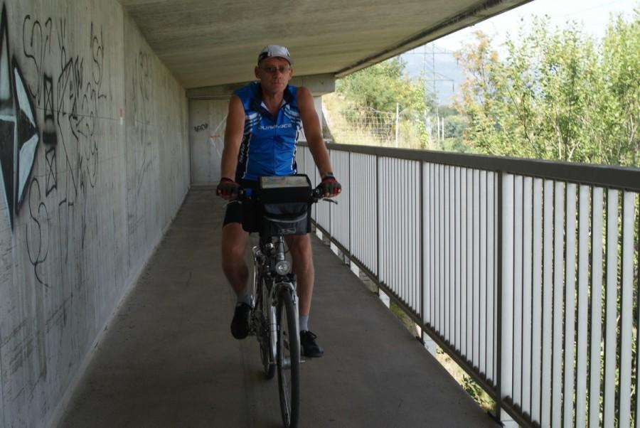 Most na Drawie dla rowerzystów mieści się pod autostradą