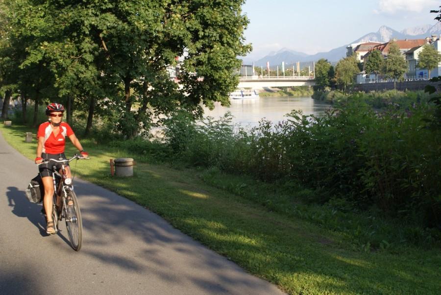 w tle most na Drawie w Villach