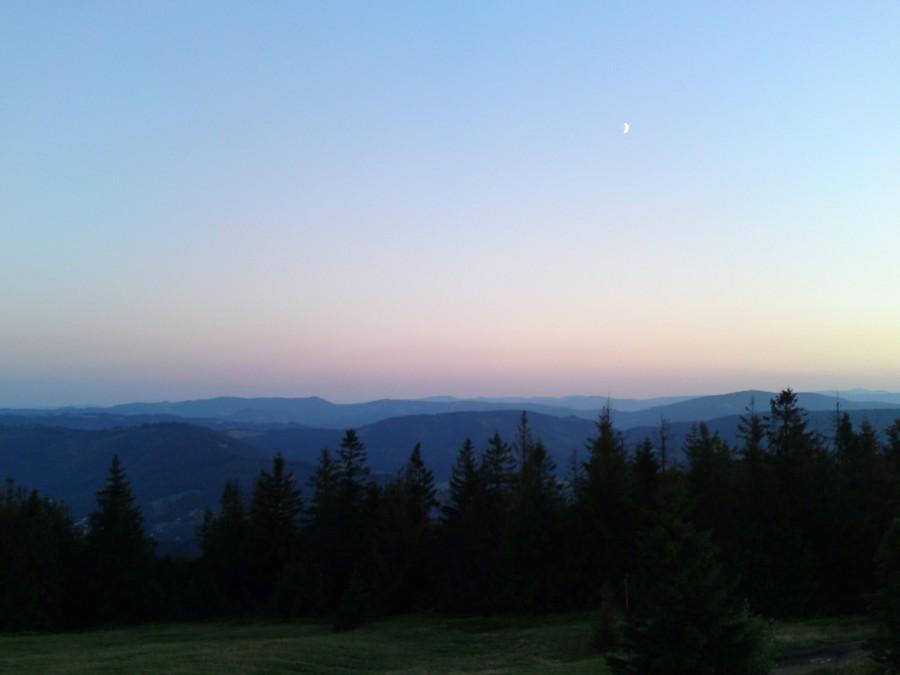 Księżyc nad Beskidami