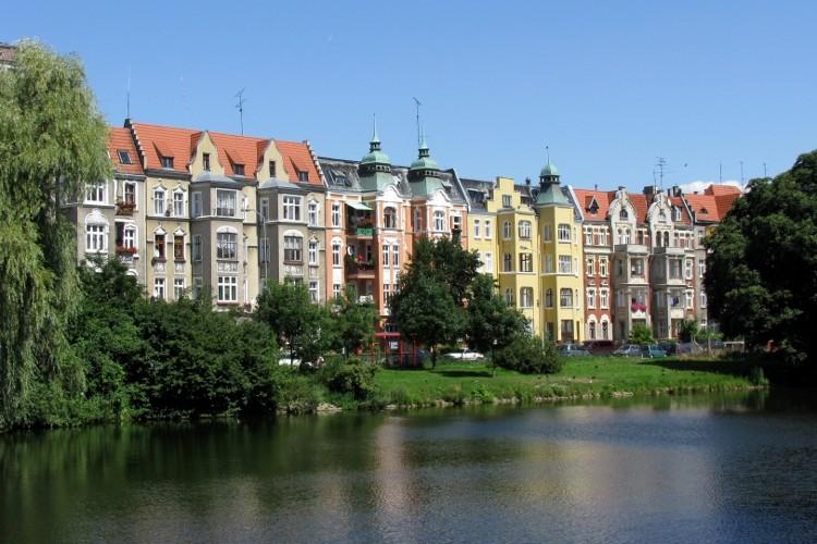 Kamienice nad stawem Rusałka w Szczecinie