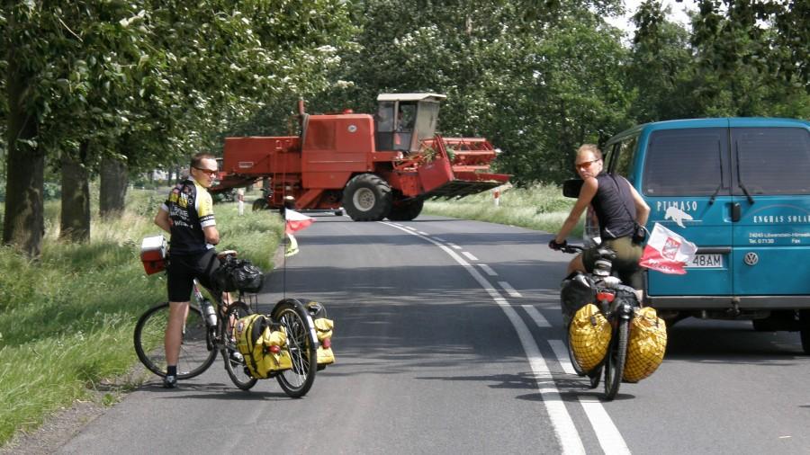 Kombajnowa blokada drogi