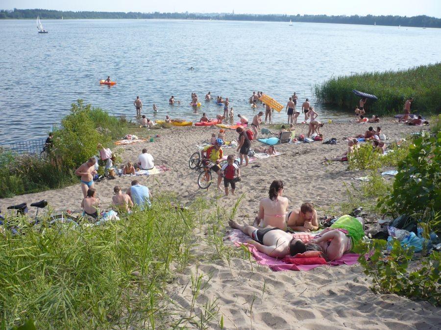 Z rowerem na plaży