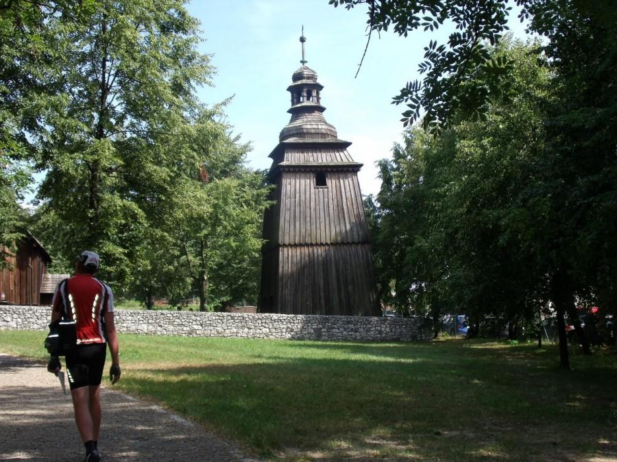 Czynny kościół w skansenie