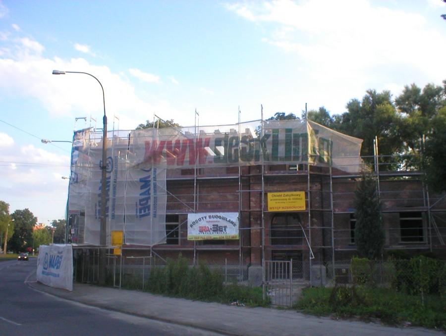RELOKACJA ZABYTKOWEGO BUDYNKU