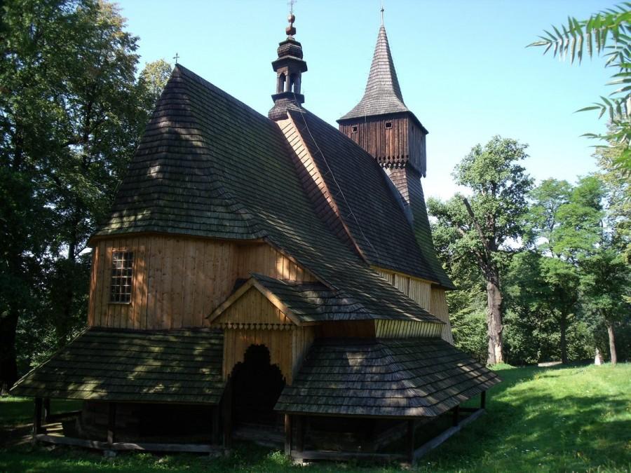 Kościół z XVI wiku a dechy jakby nowe