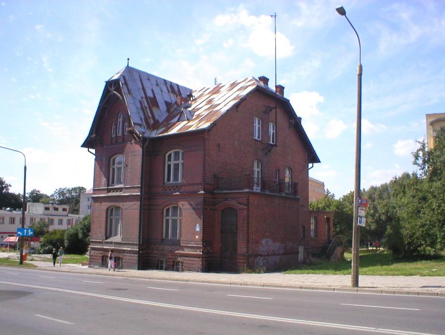 CZERWONY BUDYNEK przed RELOKACJĄ