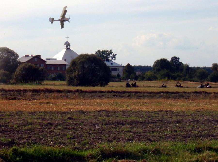 Nadleciał nad pole bitwy