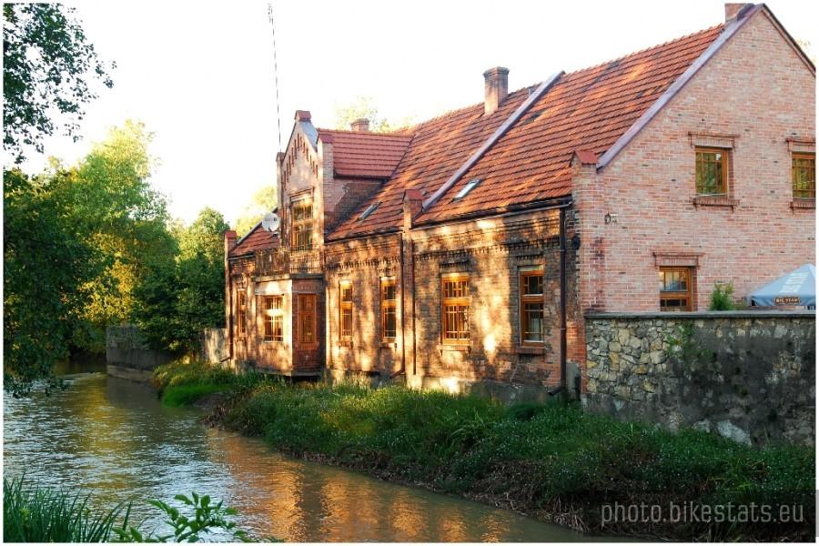3 - Okradzionów
