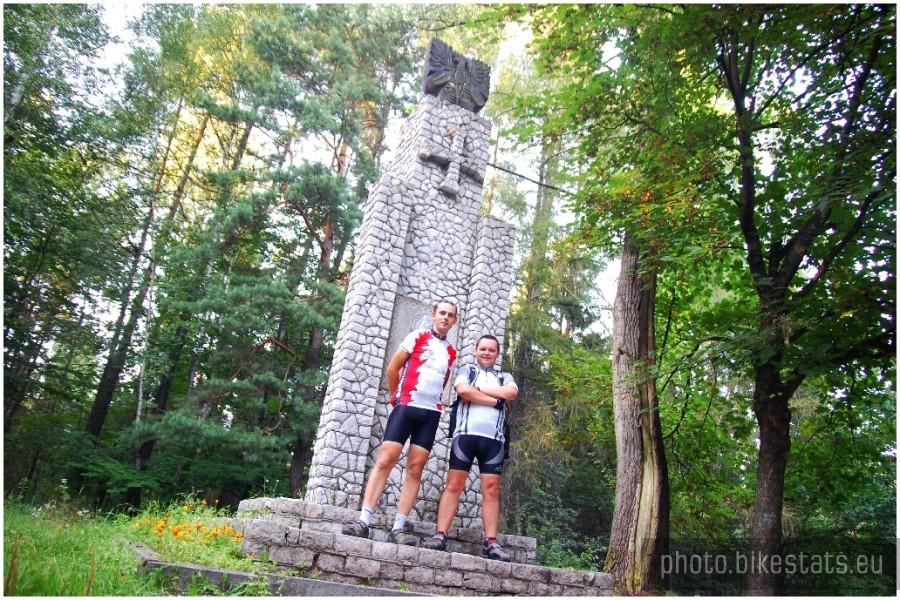 10 - Krzykawka - Pomnik F. Nullo
