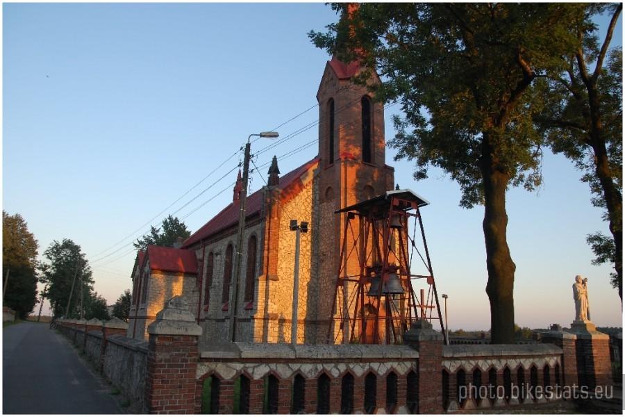 8 - Łęka kościół