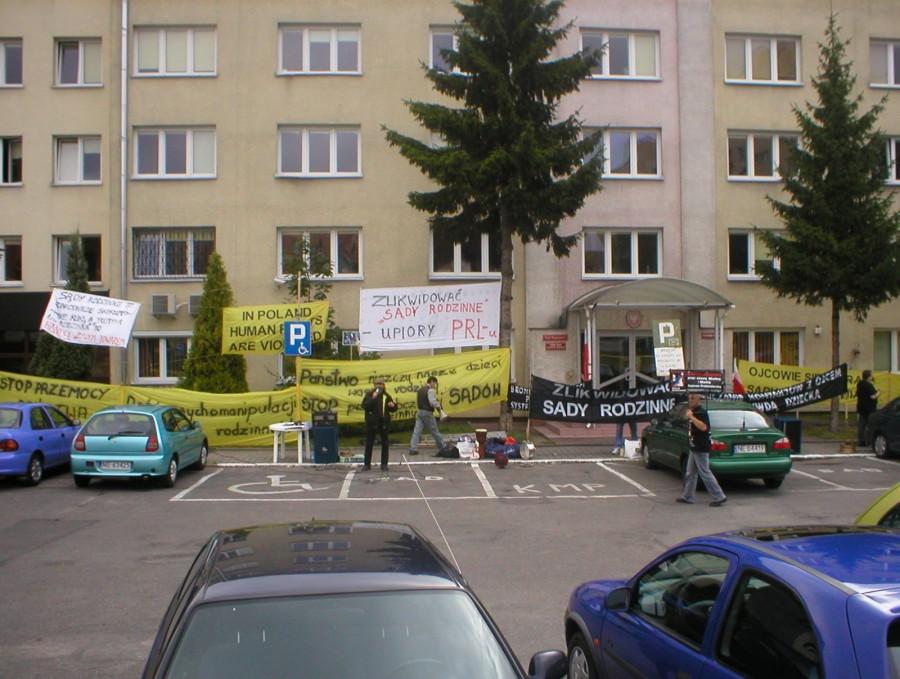 PIKIETA POD ELBLĄSKIM SĄDEM