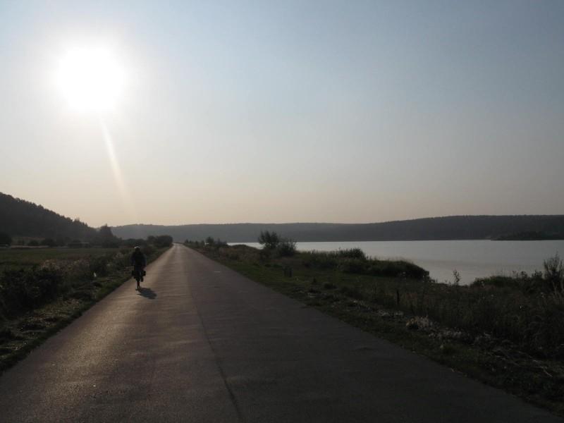 Poranek nad zalewem w Strykowie. Fot. Włochaty.